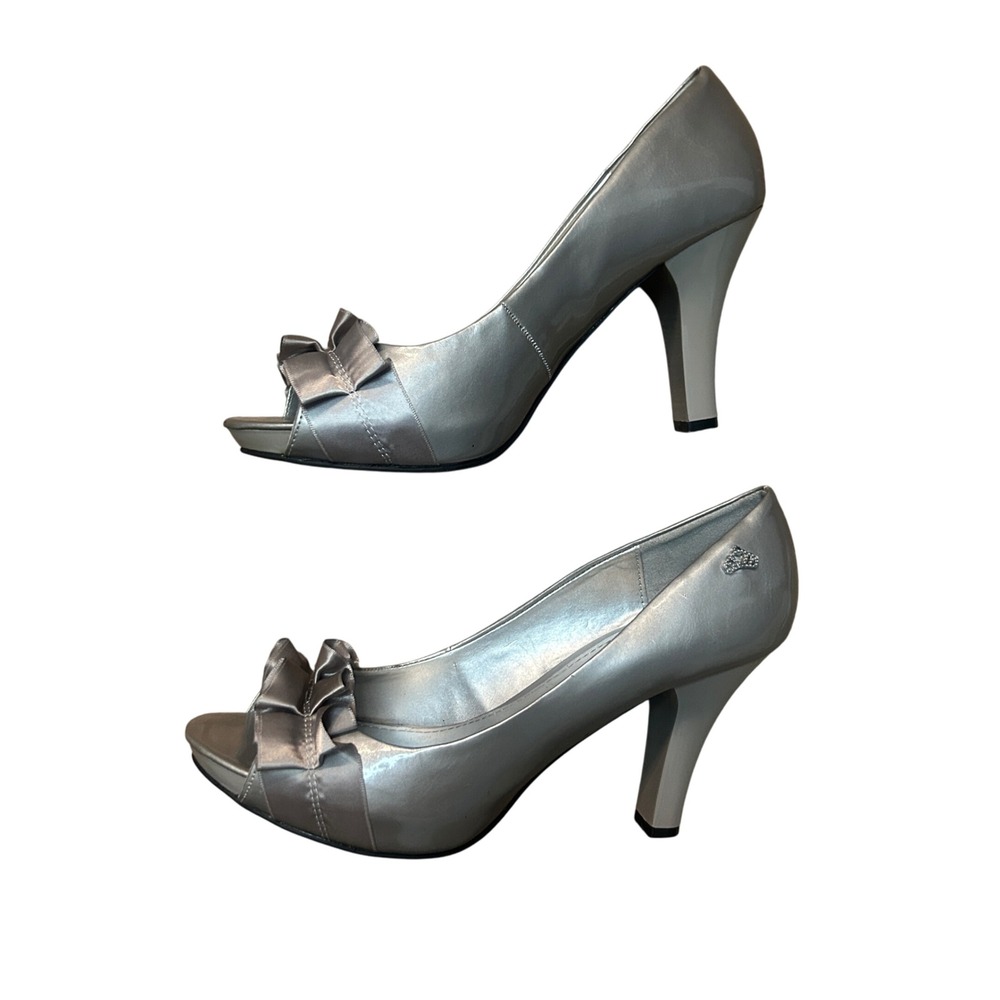 Y2K Fergalicious by‎ Fergie Glamorous T Silver Heels Shoes Women's Size 10M
